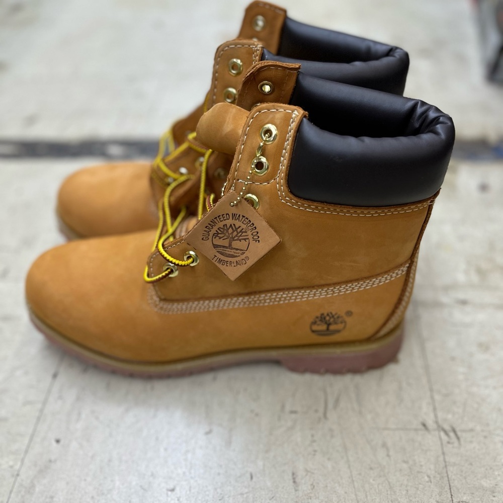 Timberland boots 
Mens size 12 Never worn 10/10 condition perfect boots